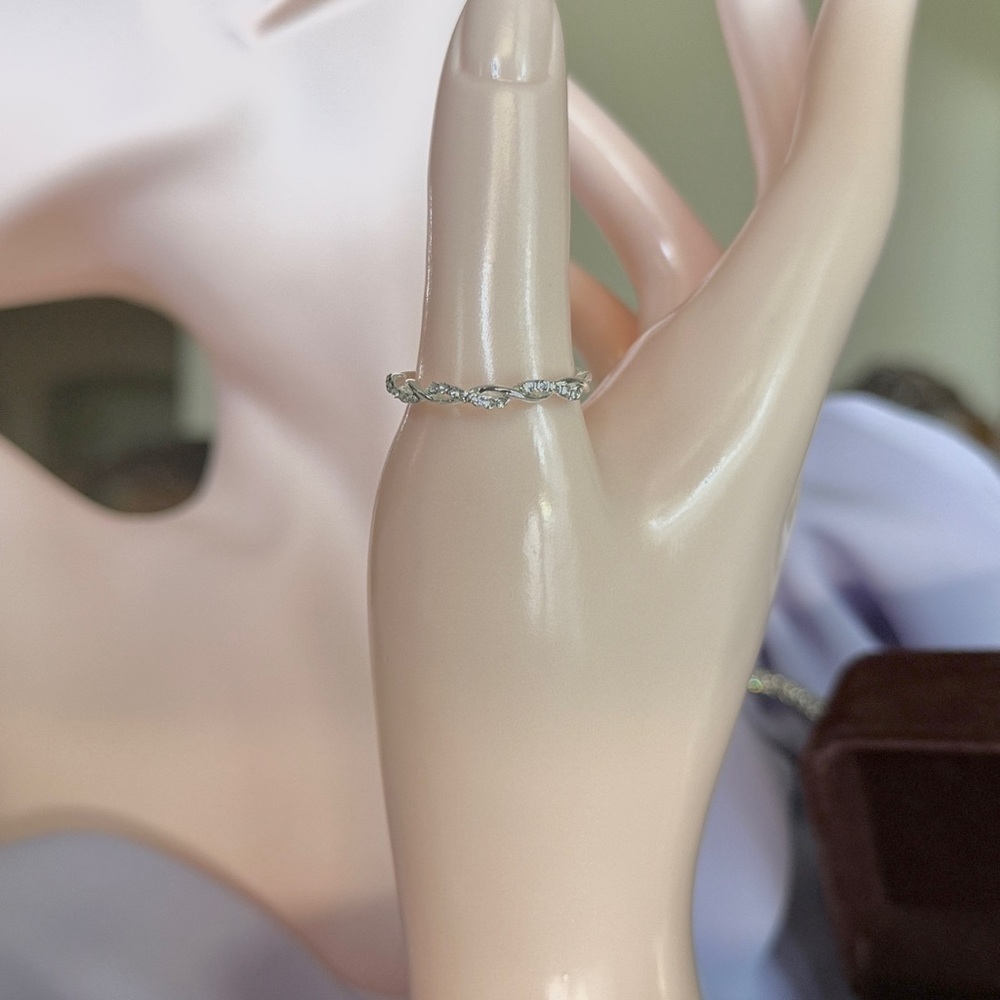 ⚜️ Silver Ring with Stones - Picture 7 of 7